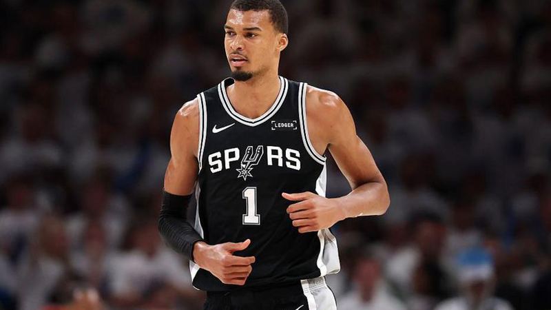 【篮球】怀曼亚表现亮眼，马刺队在西部半决赛中以118-91战胜雷霆队，总比分战成3-3