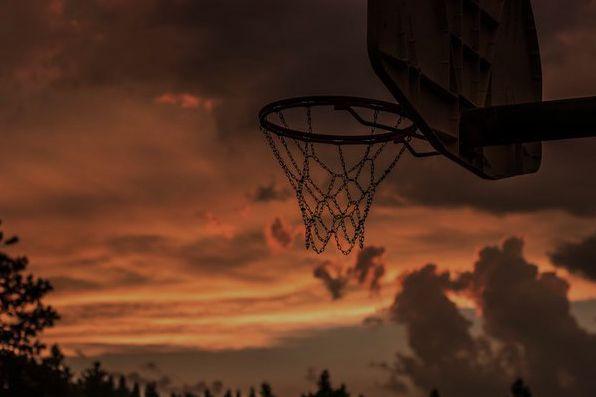 圣安东尼奥马刺 vs 亚特兰大老鹰 赛前分析 · NBA